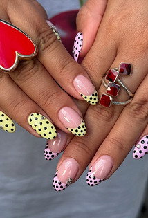 Тренды маникюра 2026: «эмалированные» ногти, пирсинг и не только