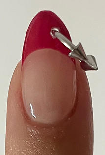 Тренды маникюра 2026: «эмалированные» ногти, пирсинг и не только