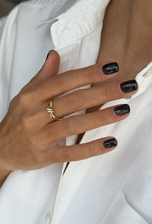 Тренды маникюра 2026: «эмалированные» ногти, пирсинг и не только