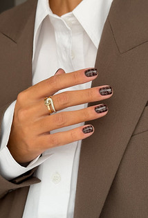 Тренды маникюра 2026: «эмалированные» ногти, пирсинг и не только