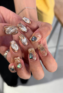 Тренды маникюра 2026: «эмалированные» ногти, пирсинг и не только