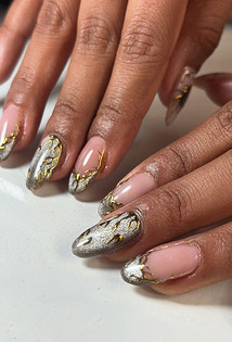 Тренды маникюра 2026: «эмалированные» ногти, пирсинг и не только