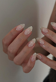 Тренды маникюра 2026: «эмалированные» ногти, пирсинг и не только