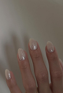 Тренды маникюра 2026: «эмалированные» ногти, пирсинг и не только