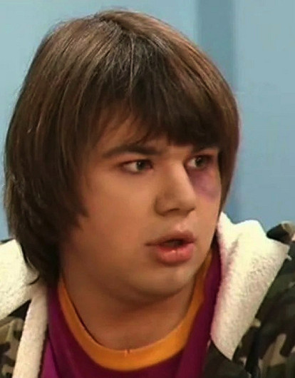 Бегал за мамой с шампуром, бил нас проводом от фена: дети Полежайкина из Папиных дочек — о жизни с ним