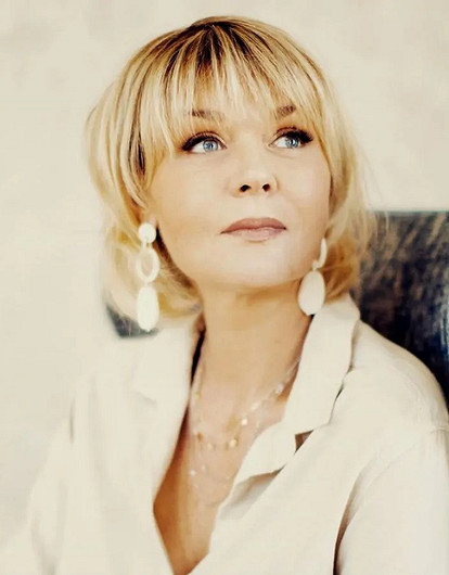 Не должно быть двух версий: Юлия Меньшова заявила, что была против названия сериала Москва слезам не верит