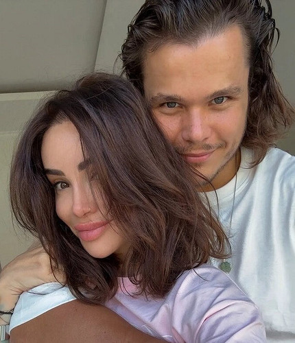 Айза выходит замуж в третий раз