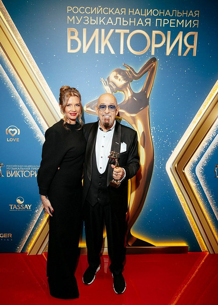 Михаил Шуфутинский тайно женился на танцовщице, которая младше него на 30 лет