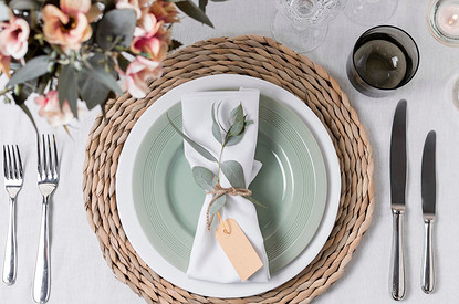 Красивая сервировка стола: правила и идеи оформления