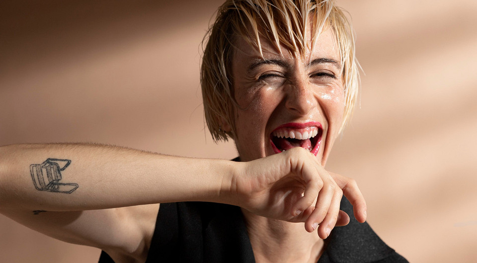 Имена бывших, фразы с ошибками, иероглифы: топ-12 татуировок, которые сводят чаще всего