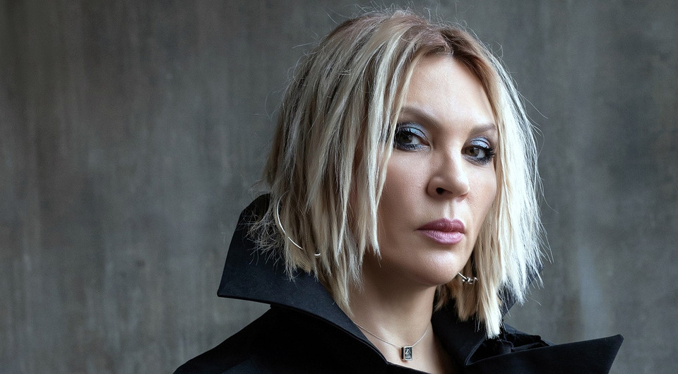 Солистка Город 312 Ая впервые вышла на сцену через два года после инсульта Солистка Город 312 Ая впервые вышла на сцену через два года после инсульта