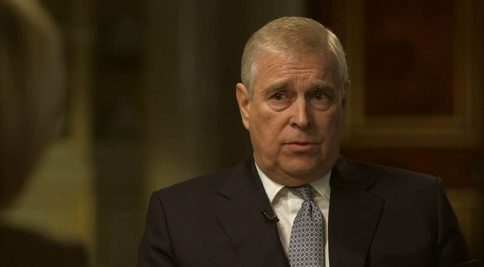 Младший брат короля Карла III принц Эндрю лишен всех королевских титулов Младший брат короля Карла III принц Эндрю лишен всех королевских титулов