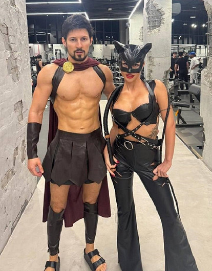 Павел Дуров в образе Геракла, Ирина Шейк — звезда фильмов для взрослых: знаменитости отметили Хэллоуин 2025