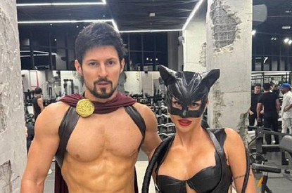 Павел Дуров в образе Геракла, Ирина Шейк — звезда фильмов для взрослых: знаменитости отметили Хэллоуин 2025