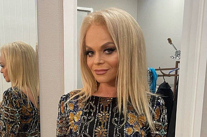 Обещали убить или взорвать машину: мошенники угрожали Ларисе Долиной из-за сделки с квартирой