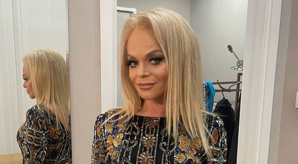 Обещали убить или взорвать машину: мошенники угрожали Ларисе Долиной из-за сделки с квартирой