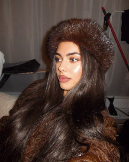 Белая шубка + алый платок: собираем классные образы в стиле Slavic Girl