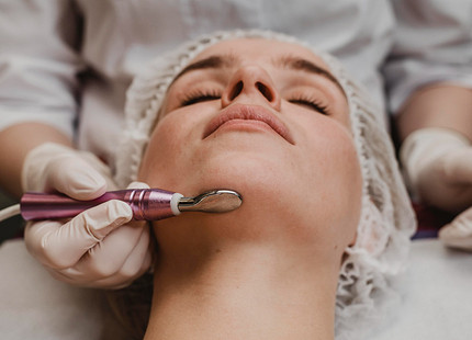 Топ-6 высокотехнологичных бьюти-трендов: LED-маски, капсулированный ретинол, продукты для микробиома