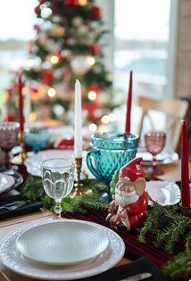 Сервировка новогоднего стола на 2026 год: 40 лучших идей для праздничного настроения