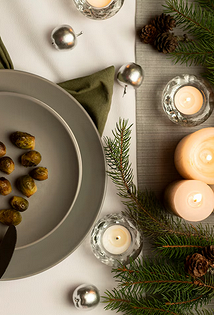 Сервировка новогоднего стола на 2026 год: 40 лучших идей для праздничного настроения