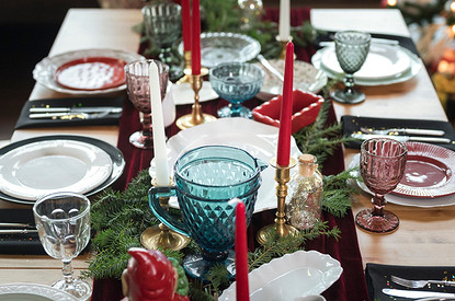 Сервировка новогоднего стола на 2026 год: 40 лучших идей для праздничного настроения