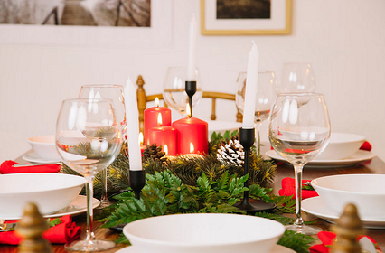 Сервировка новогоднего стола на 2026 год: 40 лучших идей для праздничного настроения