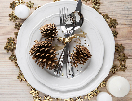 Сервировка новогоднего стола на 2026 год: 40 лучших идей для праздничного настроения