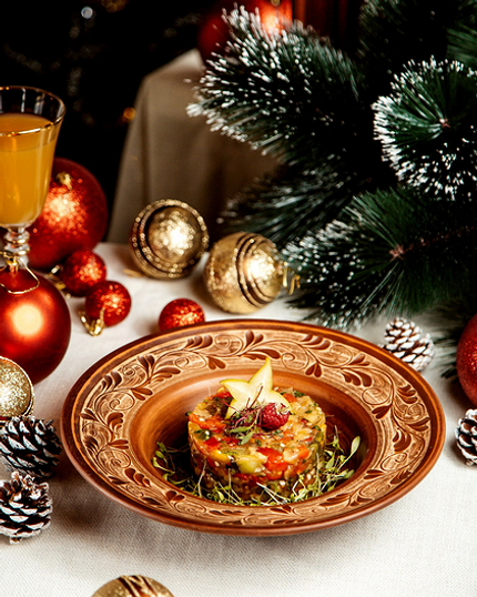 Сервировка новогоднего стола на 2026 год: 40 лучших идей для праздничного настроения