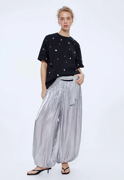 В каких цветах встречать Новый год 2026: советы стилистов и астрологов