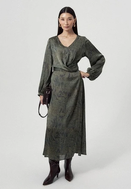 В каких цветах встречать Новый год 2026: советы стилистов и астрологов