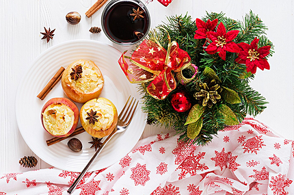 Сервировка новогоднего стола на 2026 год: 40 лучших идей для праздничного настроения