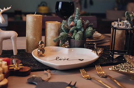 Сервировка новогоднего стола на 2026 год: 40 лучших идей для праздничного настроения