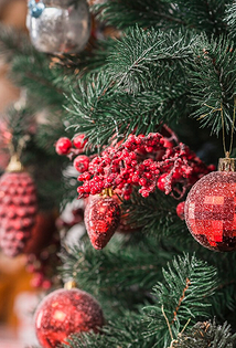 Как украсить елку на Новый 2026 год, чтобы Лошадь принесла удачу