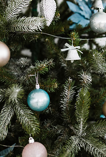 Как украсить елку на Новый 2026 год, чтобы Лошадь принесла удачу