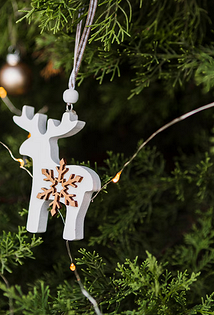 Как украсить елку на Новый 2026 год, чтобы Лошадь принесла удачу