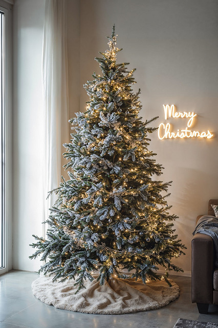 Как украсить елку на Новый 2026 год, чтобы Лошадь принесла удачу