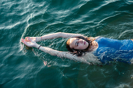 К чему снится вода во сне: трактовка по Фрейду, Ванге и другим сонникам