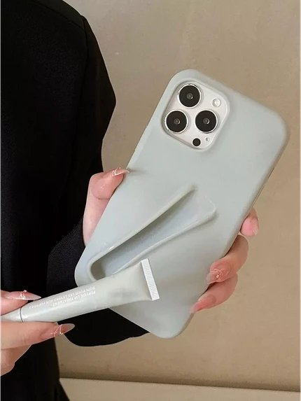 Смартфон как украшение: какие аксессуары нужны твоему телефону в 2026 году