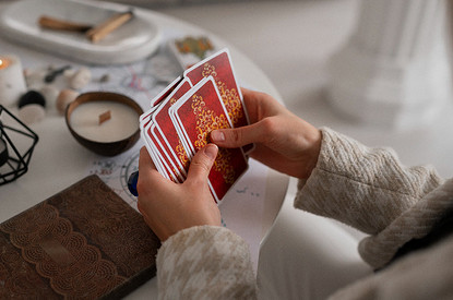 Как гадать на игральных картах: на будущее и на желание