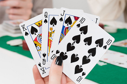 Как гадать на игральных картах: на будущее и на желание