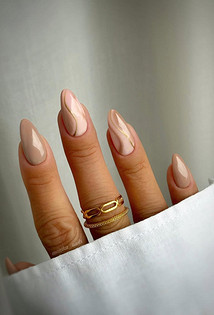 Бежевый маникюр в 2026 году: какой выбрать для ногтей разной длины