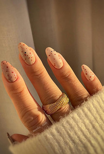 Бежевый маникюр в 2026 году: какой выбрать для ногтей разной длины