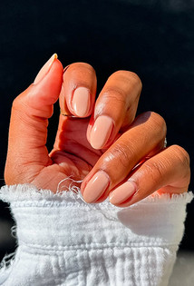 Бежевый маникюр в 2026 году: какой выбрать для ногтей разной длины