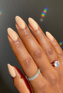 Бежевый маникюр в 2026 году: какой выбрать для ногтей разной длины