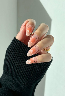 Бежевый маникюр в 2026 году: какой выбрать для ногтей разной длины