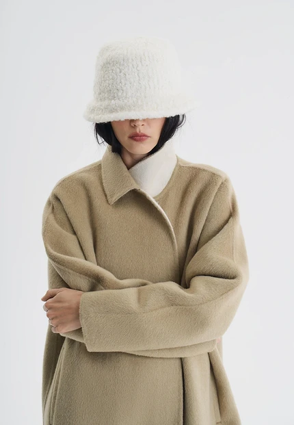 Шляпки — тренд этой зимы: как их носить, чтобы выглядеть современно