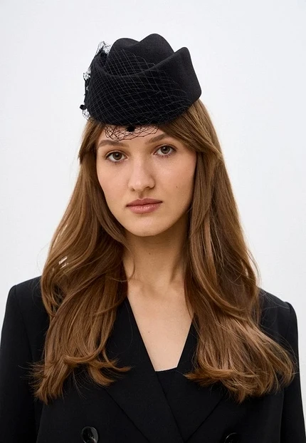 Шляпки — тренд этой зимы: как их носить, чтобы выглядеть современно