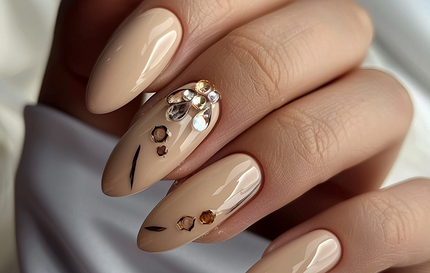 Бежевый маникюр в 2026 году: какой выбрать для ногтей разной длины