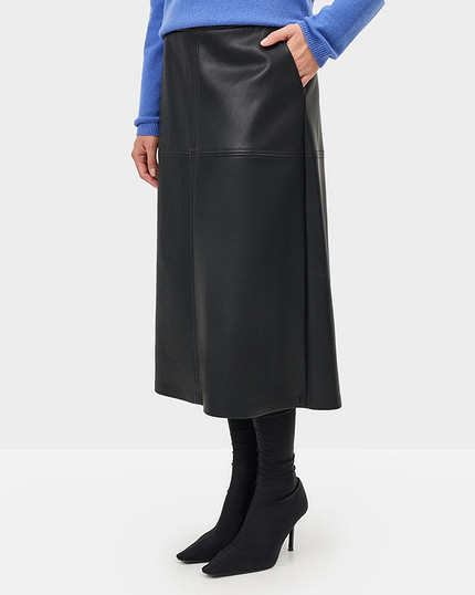 Новогодний гардероб без марафона по ТЦ: 7 образов, которые можно купить онлайн