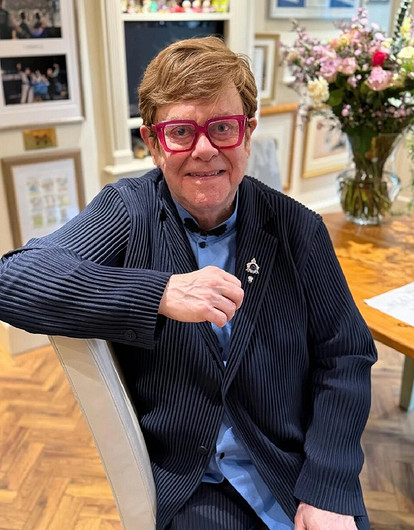 Потерял правый глаз: Элтон Джон признался, что его зрение стремительно ухудшается